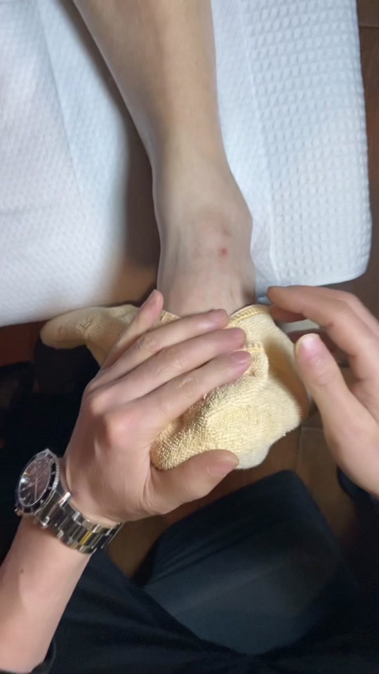 大汉捏脚表情包