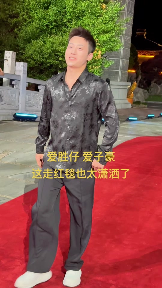 胜仔参加三江锅的活动 - 抖音