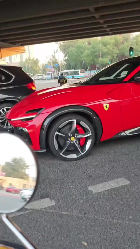 雷军81万是仿法拉利吗 - 抖音