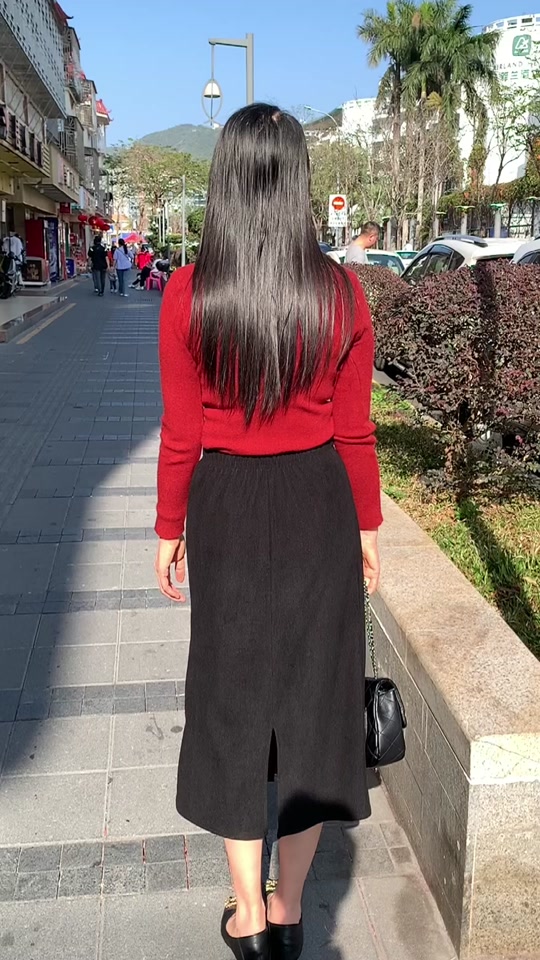 平姐💕:腰是生过两个孩子的腰,胯是生过两个孩子的胯,虽然比不上