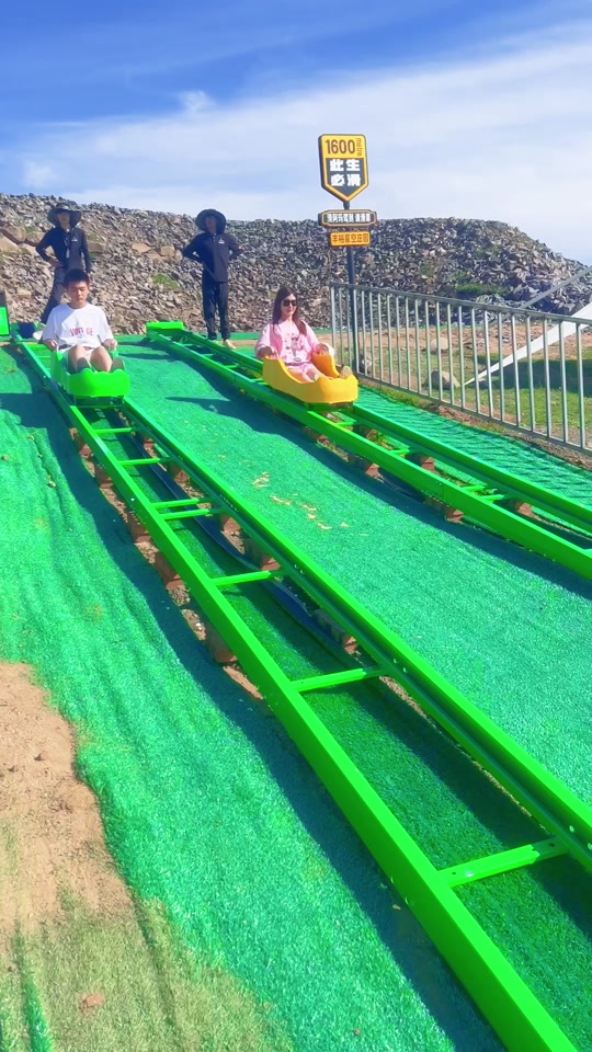 韩国人去呼伦贝尔滑草 - 抖音