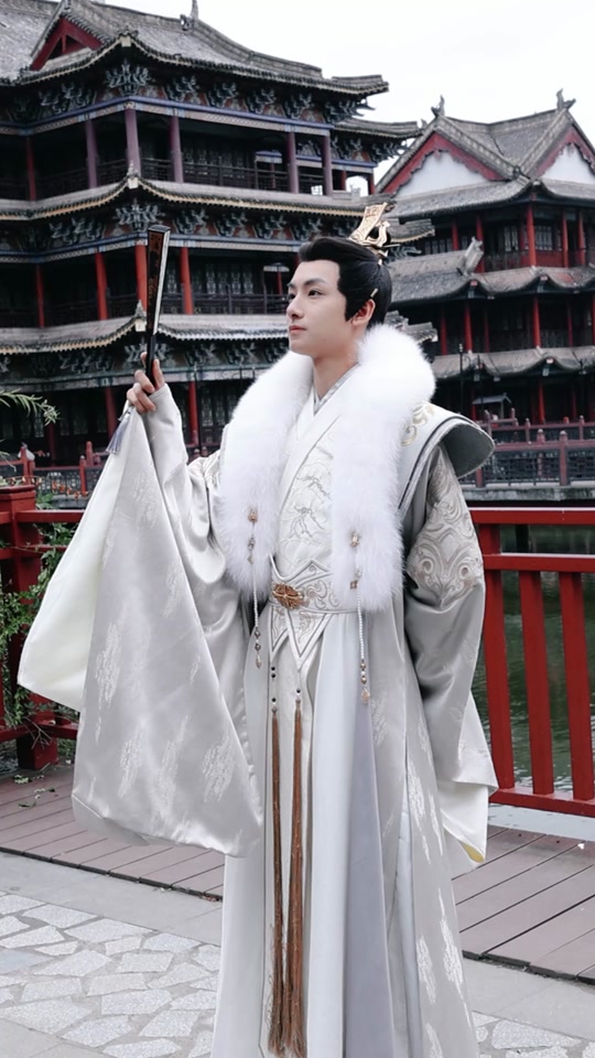 执笔者by林言年有实体书吗 - 抖音