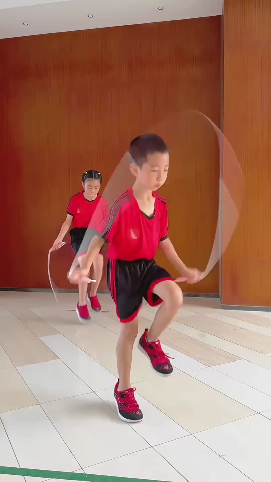 包含五年级体育跳绳进阶训练（双摇）的词条