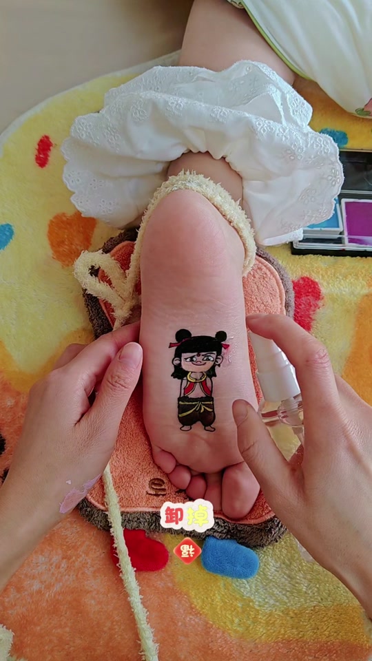 哪吒的脚用橡皮泥怎么做