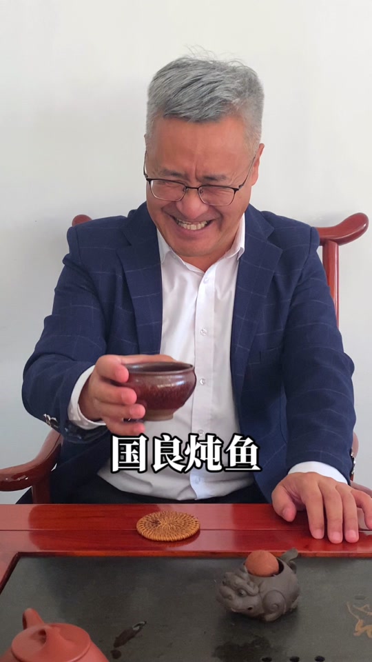 二龙湖(福总):高中同学,来我家看我,我们痛饮白酒,喝完之后带他们去大