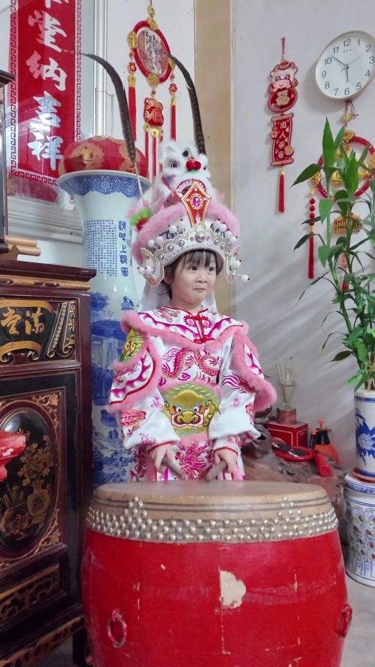 英歌小女孩庄恩琪 翻跟头