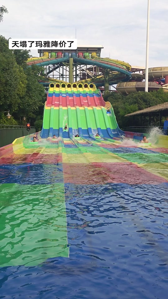 上海玛雅水上乐园垂直滑梯