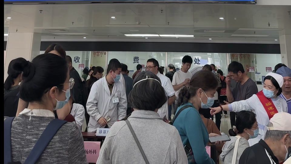 包含北京大学肿瘤医院住院办理陪诊挂号独居患者就医陪护，不再孤零零的词条