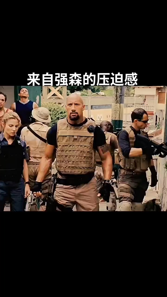 巨石强森借用约翰塞纳护腕 - 抖音