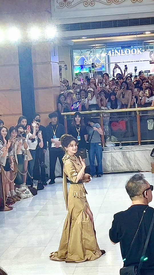 angelababy8月27号行程