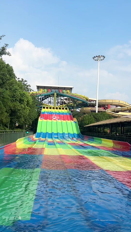 上海玛雅水上乐园垂直滑梯