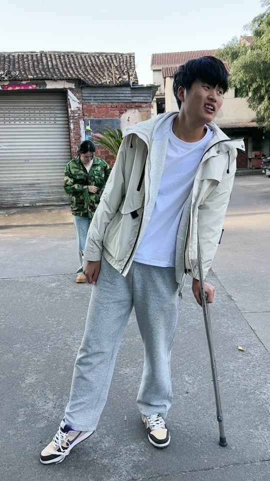 帮我系鞋带是什么电影