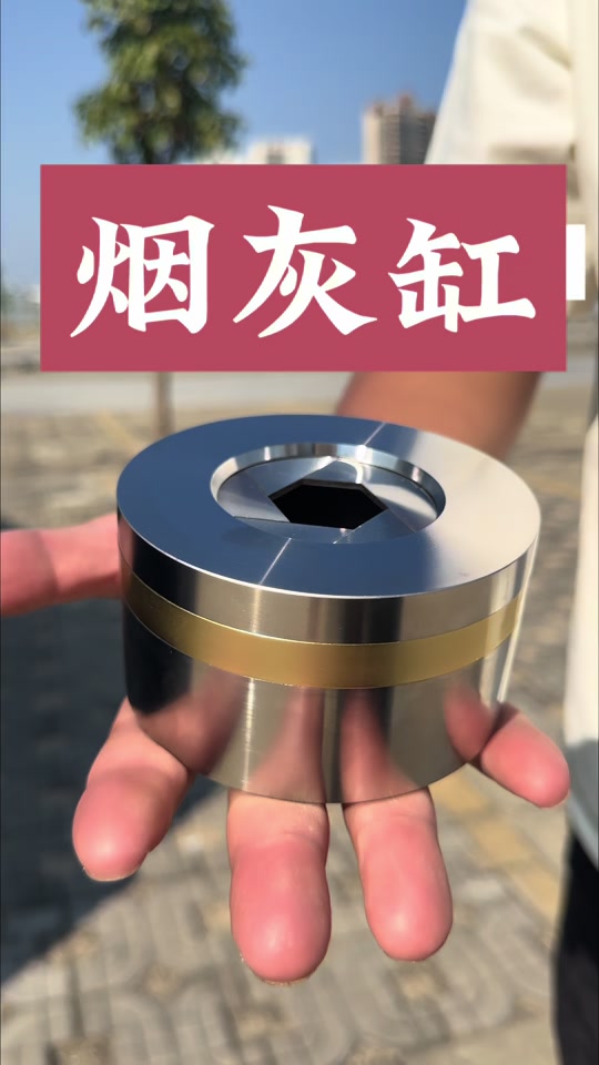 Mobile ashtray assembly for HOWO truck