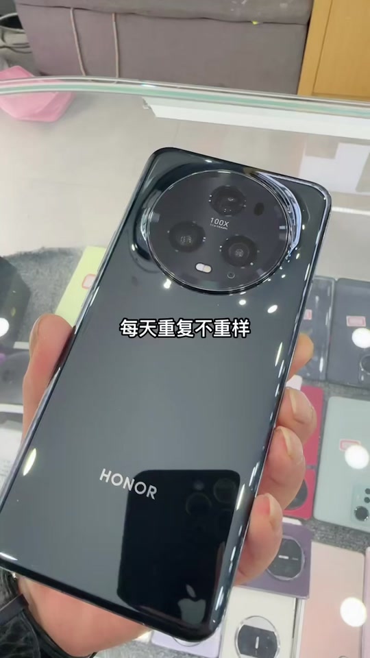 荣耀搭载第二代骁龙8芯片买哪个好 - 抖音