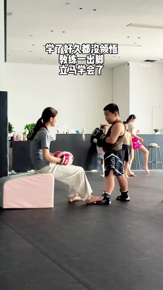 祁虫虫拳击教练