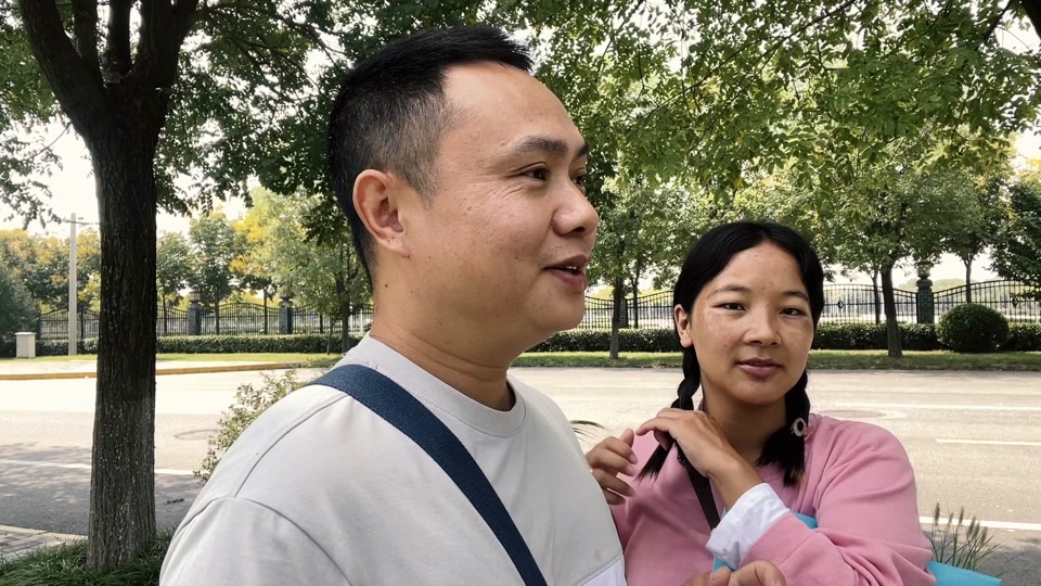 她说肚子有点痛,连忙带她去医院检查#中尼夫妇 #vlog旅行记 #vlog十亿