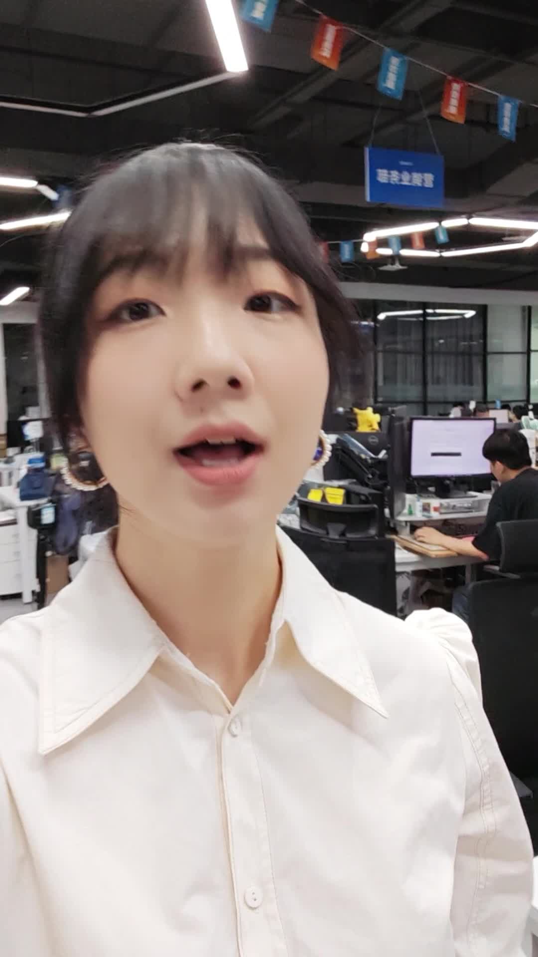 智慧能源管理平台。EMS3.0智慧能源管理平台，智慧自主、协调有序运行，目标是助力企业微电网低碳、低成本运行，表现形式是将市政电源、分布式光伏