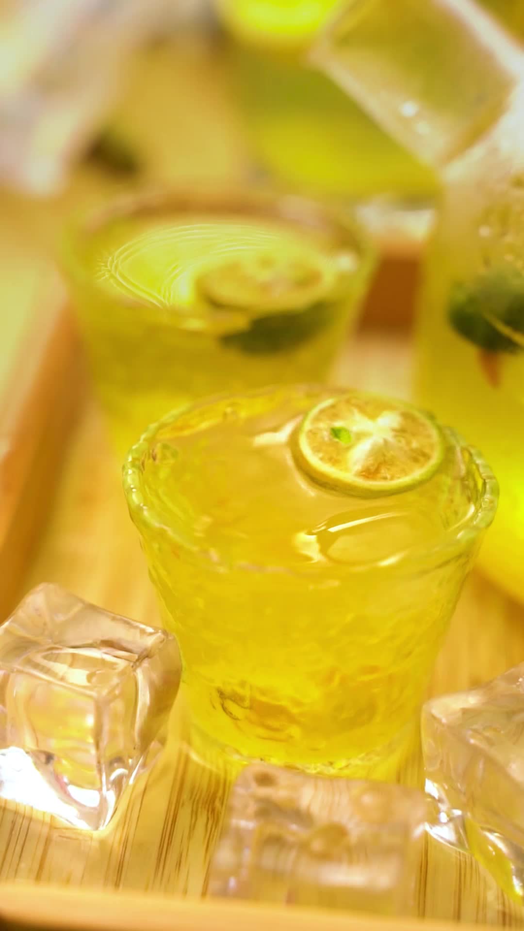 夏天就要喝这个金桔柠檬百香果茶,清新的口感,营养又健康!