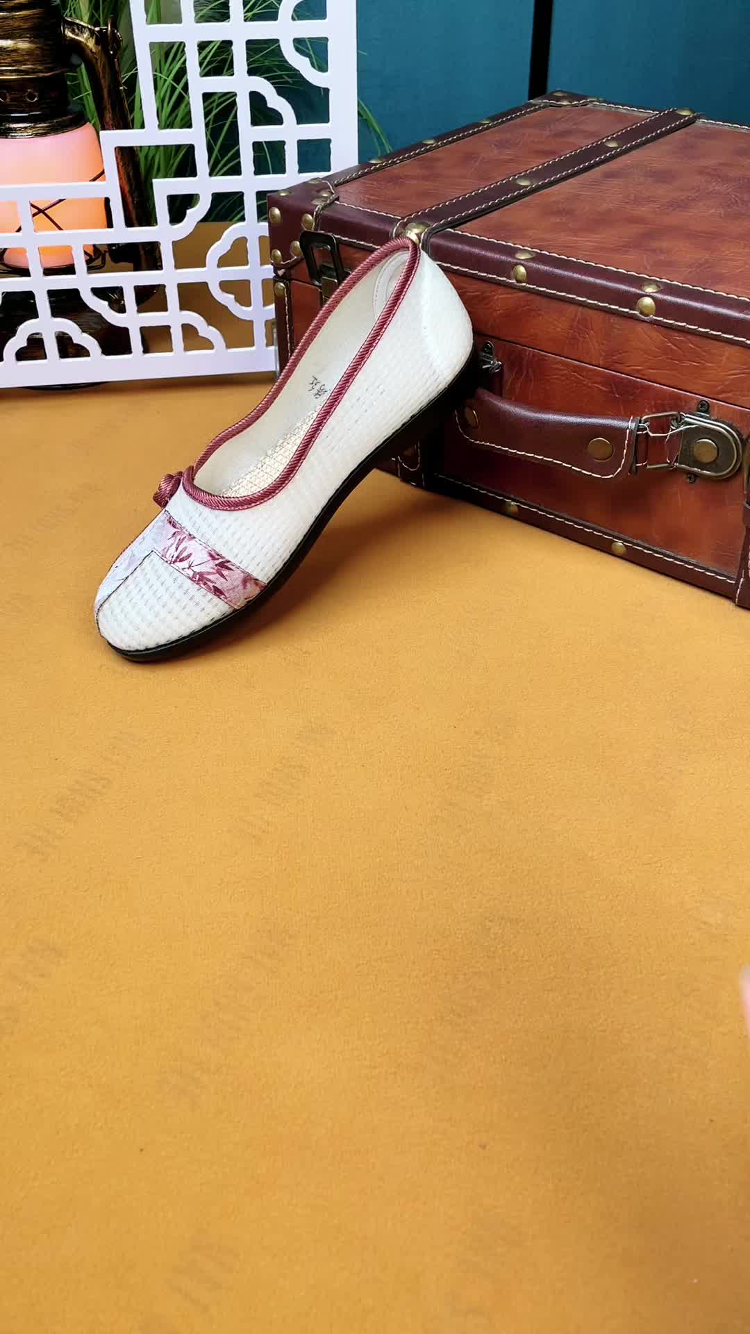 夏季软底妈妈鞋民族风绣花鞋老北京布鞋鞋子女鞋舒适休闲透气复古