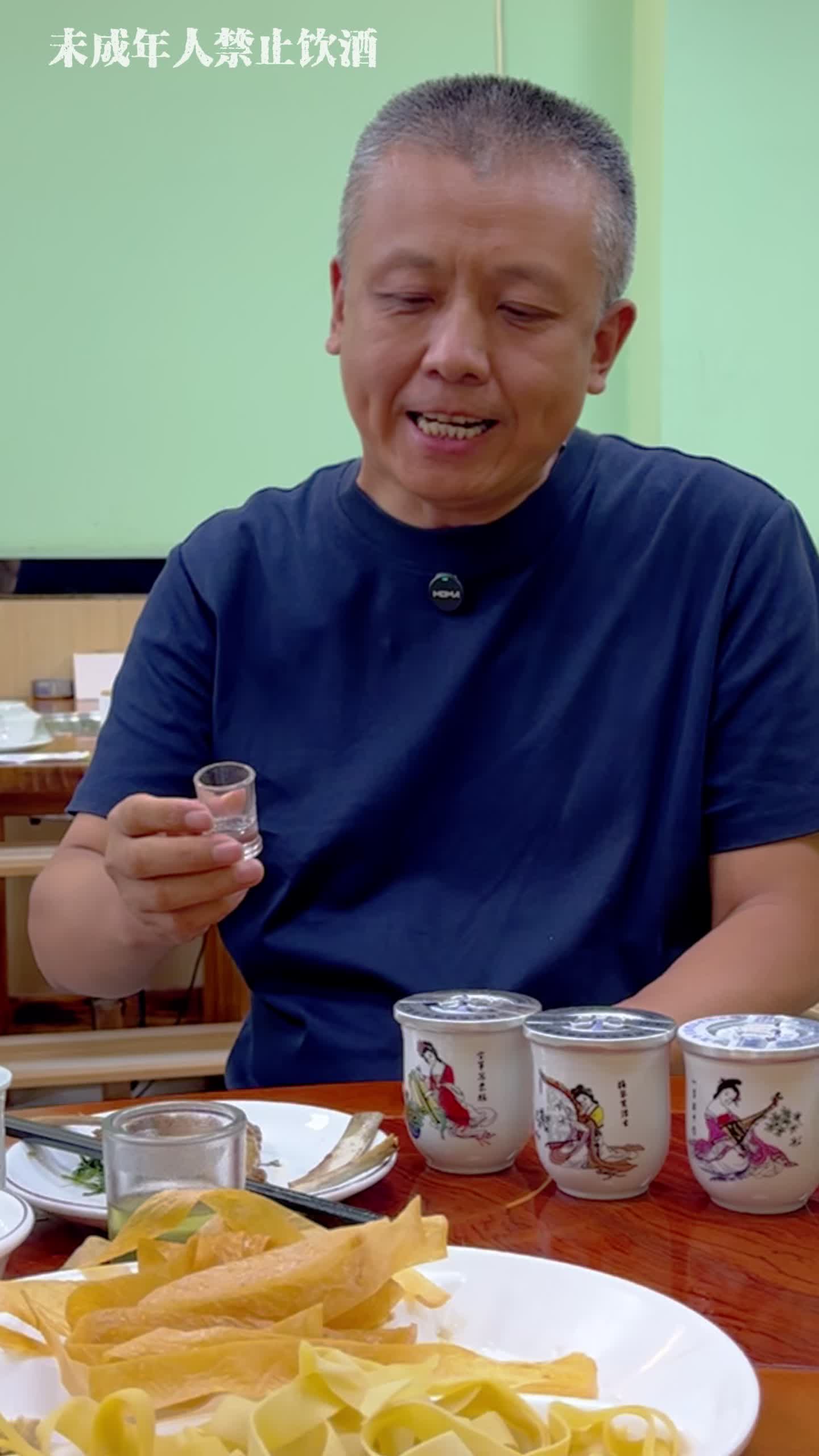 陶瓷口杯酒,53度8杯,清香型纯粮白酒,喝完酒杯子可以当做茶杯重复利用