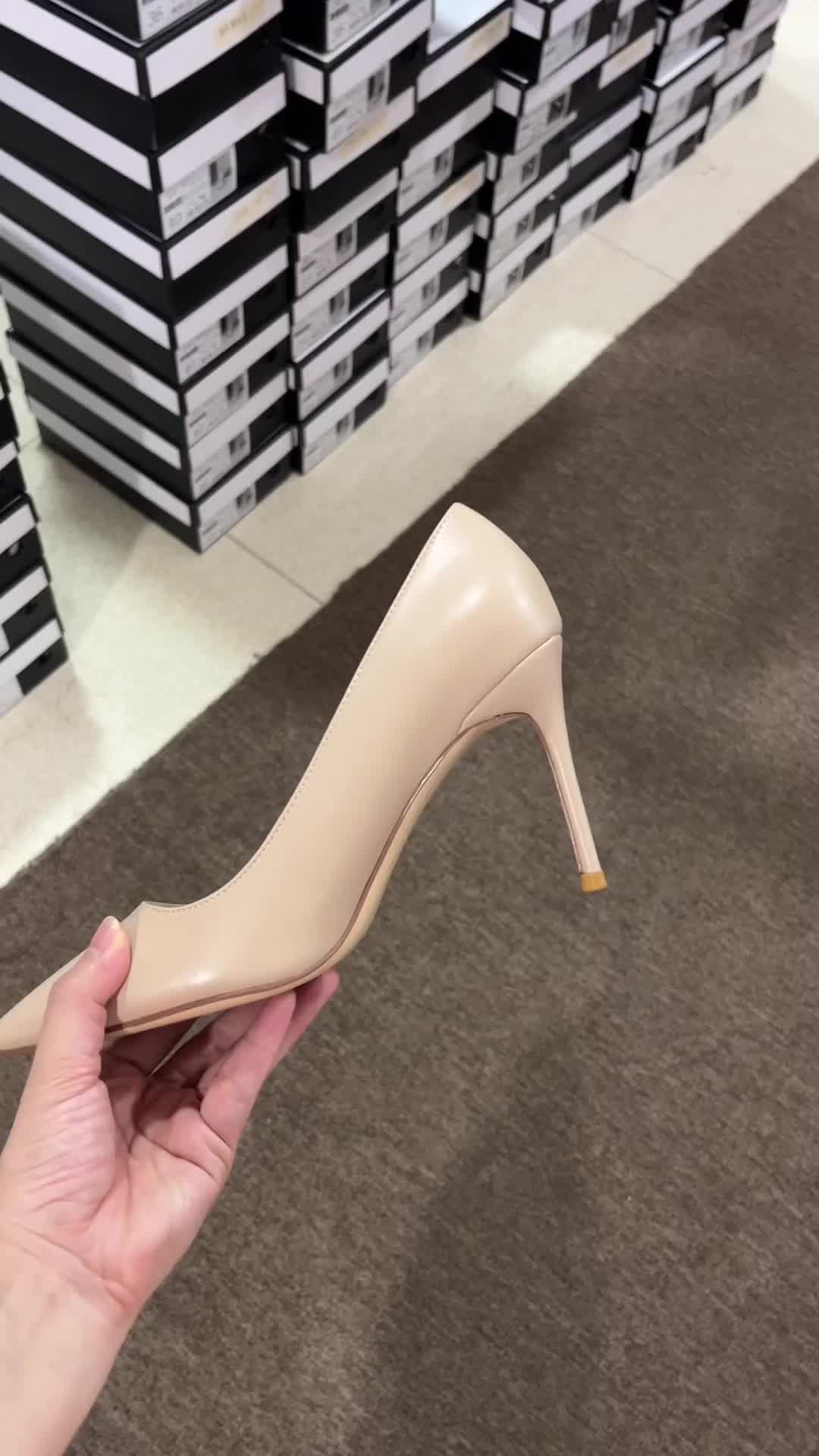 斯凯奇 每双鞋子都值得拥有自己的归宿,就像人的灵魂一样总需要一个