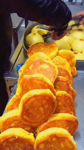 口口香玉米饼玉米面三斤白面半斤小米面和黄豆面各二两酵母10克白糖50