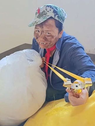 #家庭保姆日常,今日上演相亲,母女上演。@抖音小助手