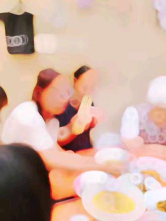 #热门视频 #家有娘亲在,再简单的饭菜也香喷喷,满满的幸福感扑面而来#这种温暖,是任何山珍海味都比不了的~
热点tag:#有娘的地方就是家