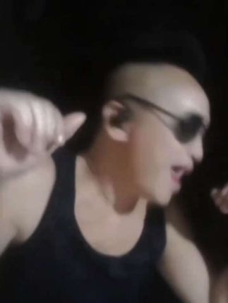 你给我一杯酒的 给我点赞,点支烟 我要带你飞上天
