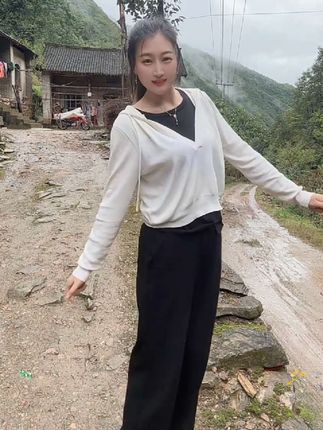 雨后的风景美极了,如果让你放弃城里的生活,每月给你1万,只有我和你,种点菜,养只狗,住这里你愿意吗?#我的乡村生活 #农村