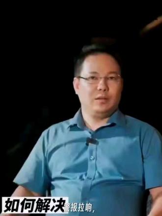 警报拉响!日本高官当众承认备战,中日冲突风险已不是玩笑!
2025年11月30日,日本电视辩论现场炸开惊雷:在野党高官直指“自民党正在备战”,自民党高层强硬要求收回言论却遭断然拒绝!这番公开叫板绝非政治口水,而是日本对华战略转向的赤裸揭露。
如今的日本早已动作频频:西南诸岛密集部署导弹,与那国岛基地距台湾仅110公里,防卫预算突破万亿日元,研发超千公里远程导弹,甚至讨论允许美军核武器入日。其甘愿充当美国马前卒,借中美博弈扩军,妄图阻挠中国统一,绑定美国避免战略抛弃,备战行动已进入实操阶段。
中国从不惹事,但绝不怕事!台湾是中国核心利益,任何外部干涉必遭粉碎。日本若执意重蹈军国主义覆辙,必将触碰中国红线,迎来历史清算!局势紧迫,警惕豺狼环伺,吾辈当自强,守护山河无恙!
#世界复杂吗 #王浩然谈品牌运营 #中日关系