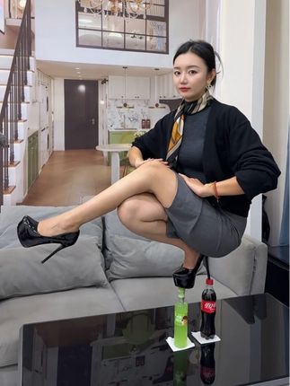 #高跟鞋 #行为艺术 20厘米可乐拿捏#抖音小助手dou上热门 #房产
