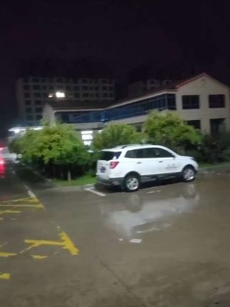 下雨天吵啥架唉,能走一起多不容易,要珍惜#随拍 #见不得光的爱情