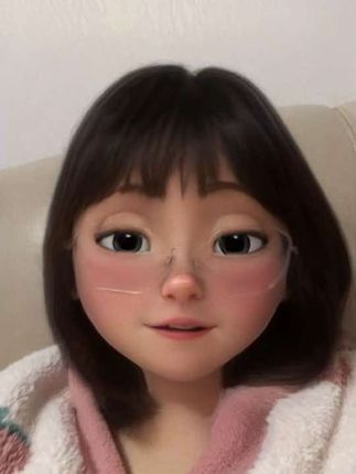 #一键变身高甜卡通脸 
这个眼睛也太大啦！！