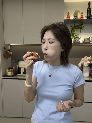不爱吃苹果的一定要试试、它是甜度很大的!不酸!脆甜的那种!#应季水果