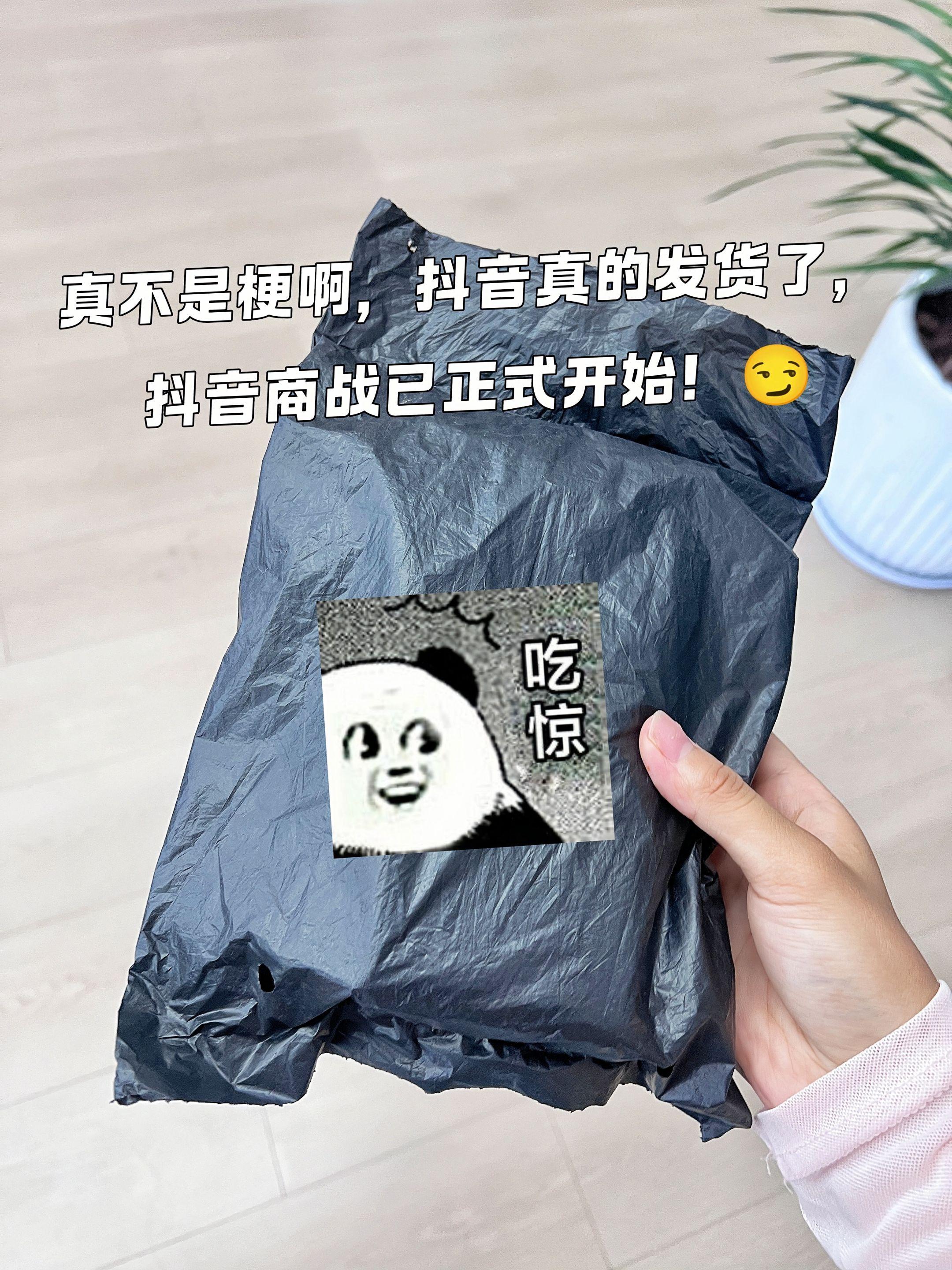 速来!赶紧薅维达山茶花手帕纸,我们寝室都薅疯啦!这款真的太对大学生胃口了:山茶花包装颜值能打,直戳颜值党心窝;山茶花香味超好闻,清新又不刺鼻,用着超有幸福感。而且维达是大品牌,纸张细腻又柔软,用着安心,价格还很实惠,对于我们这些既想追求生活品味又想省钱的人而言,简直是理想之选!#疯狂安利 #手帕纸 #纸巾 #维达 #性价比之王