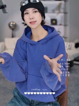 做旧感的宽松连帽卫衣,既百搭又时尚#女装穿搭 #卫衣 #ootd穿搭