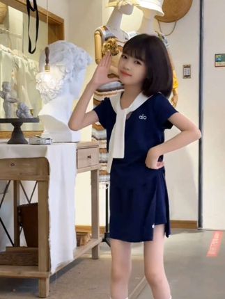 #我要上热门#高品质童装 #每日穿搭分享 #爱跳舞的小女孩