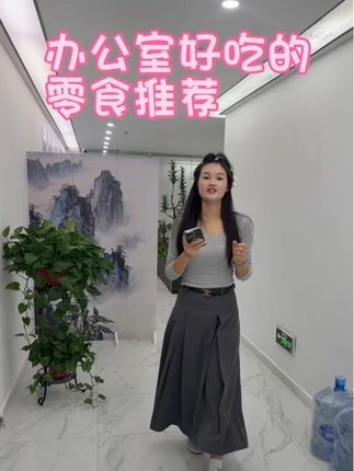 来一包紫皮糖😋#内容过于真实 #办公室日常 #俄罗斯紫皮糖