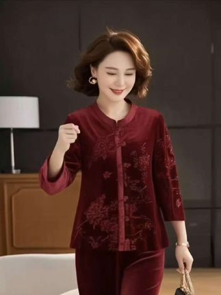 中老年洋气弹力丝绒妈妈装春秋季时尚休闲宽松显瘦套装大码女装#女装穿搭 #时尚气质穿搭 #优雅气质 #公牛世家让每一步都有戏 #优雅气质