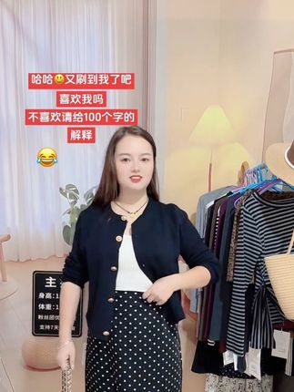 #今日穿搭look #创作者中心 #创作灵感 针织开衫软糯亲肤,搭配黑色波点裙,温柔又减龄,秋天的出门神器,整套搭配美丽翻倍!#谁穿谁好看 #抖音小助手@dou+小助手