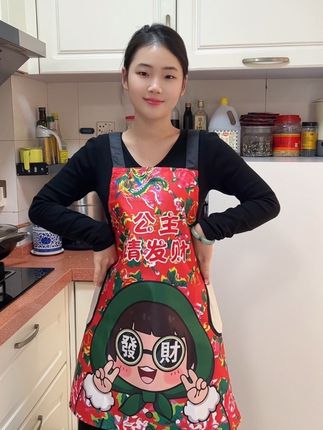 新款东北大花围裙 防水防污耐脏耐磨男女同款卡通厨房做饭洋气网红围裙 东北大花防水防油可擦手围裙#谁穿谁美 #谁穿谁好看 #围裙 #防水防油