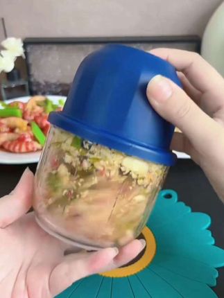 经常做饭的家里准备这个多功能料理机打辣椒碎,蒜蓉咔咔几下就搞定了,省时省力,还拿来做辅食打肉沫,好用#料理机#多功能料理机#绞肉机#辅食机#碎蒜神器@DOU+小助手 @巨量千川