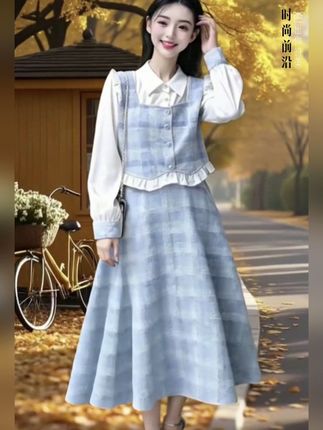 姐妹们,这款蓝格纹套装裙好好看,真的很适合秋天穿#套装裙 #显高显瘦显腿长 #显瘦穿搭 #格纹套装裙 #温柔风穿搭