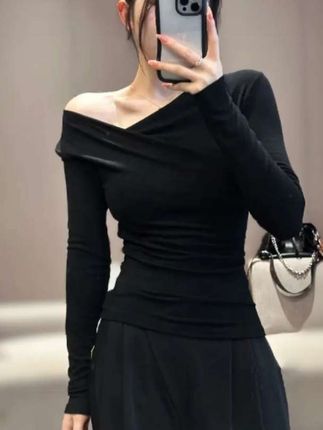 2025秋季新款设计感斜肩一字肩长袖T恤女修身显瘦打底衫内搭上衣#上热门 @DOU+小助手