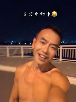 夜跑 跑步可以忘记很多烦恼;不信你们可以试试😂#无声的告白 #治愈系笑容 #抖音推广作品热门