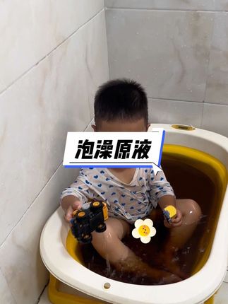 三伏天来了赶紧泡起来,妈妈放心,对宝宝是非常好的#三伏天 #泡澡液 #宝宝洗澡 #育儿 #右二猿