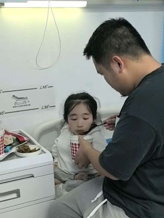 已经确认我怀孕了,要在这里观察几天,妈妈和男朋友照顾我陪着我#情侣日常