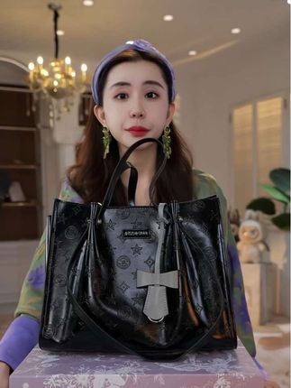 【遥哥定制】 JANITINO/新款轻奢单肩斜挎包压纹黑{赠挂饰}#包包推荐 #新款包包 #时尚 #美包分享 #时尚美包