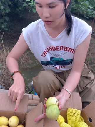 百香果开箱测评,你看看 来评评~ 重g数的果子汁水更足,果肉更饱满… #水果 #百香果 #钦蜜9号百香果 #新鲜采摘 #自家种植